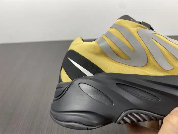 Cheap Yeezy Boost 700 MNVN 'Honey Flux' GZ0717 0131