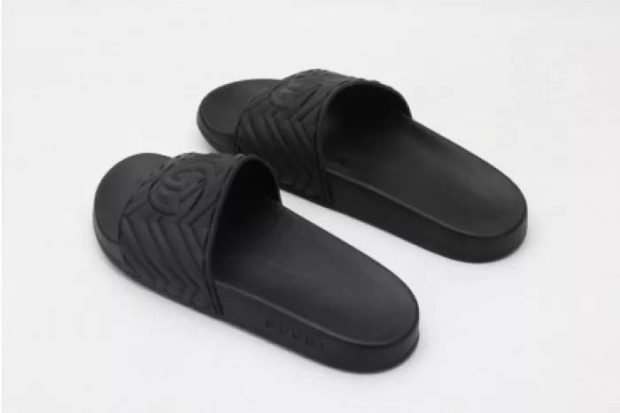 Rep GUCC SLIPPERS ALL BLACK 0120