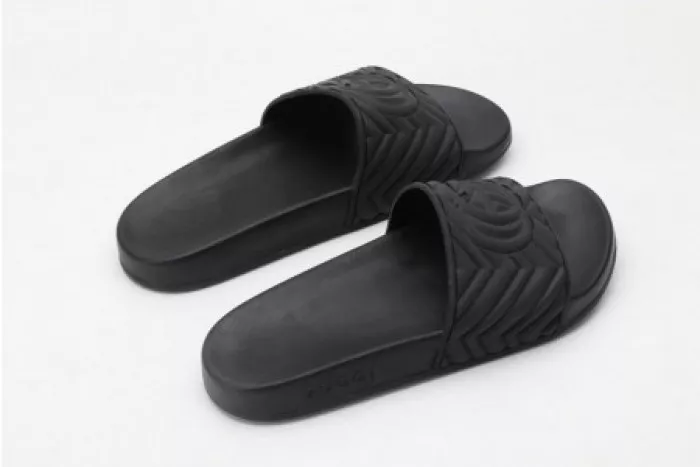 Rep GUCC SLIPPERS ALL BLACK 0120