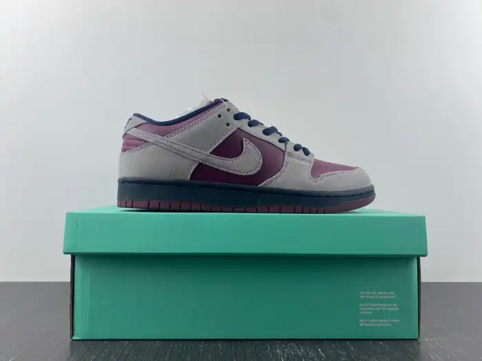 Cheap Nike SB Dunk Low Atmosphere Grey True Berry BQ6817-001 0206